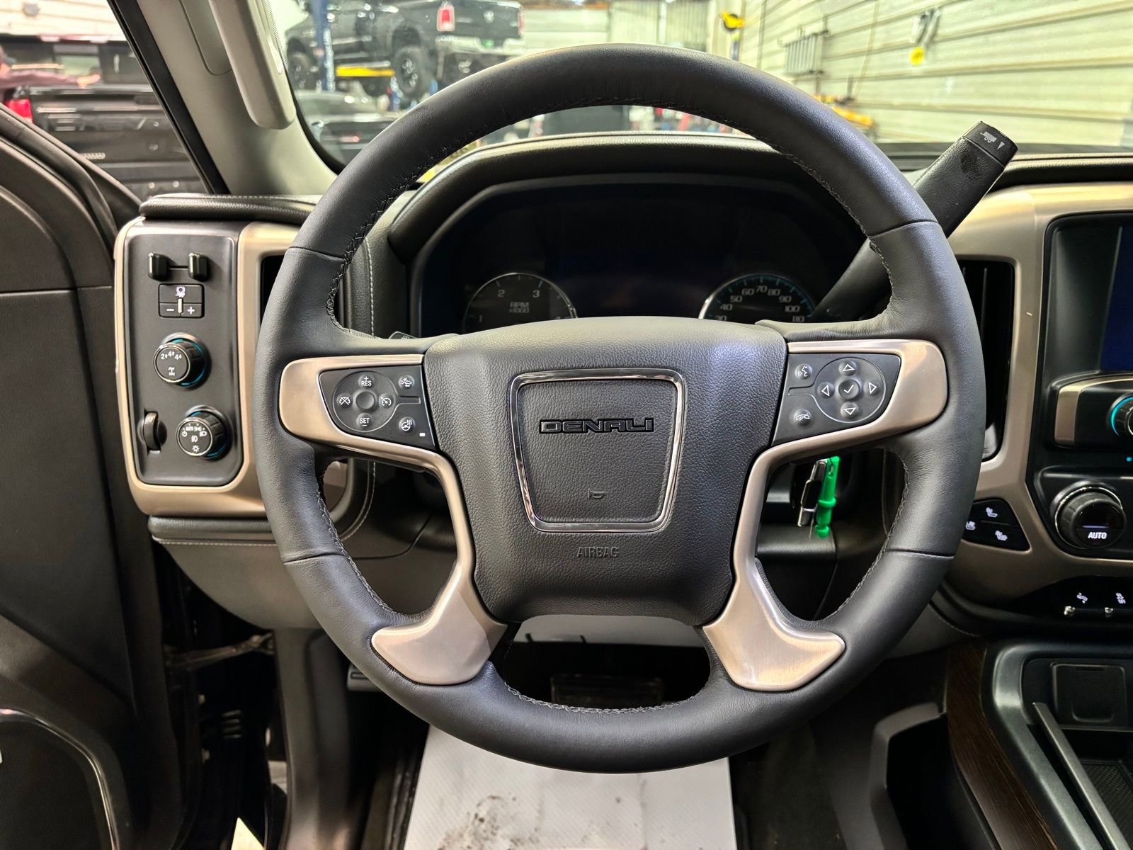 Used 2018 GMC Sierra 3500 Denali w/ Duramax Plus Package image 15