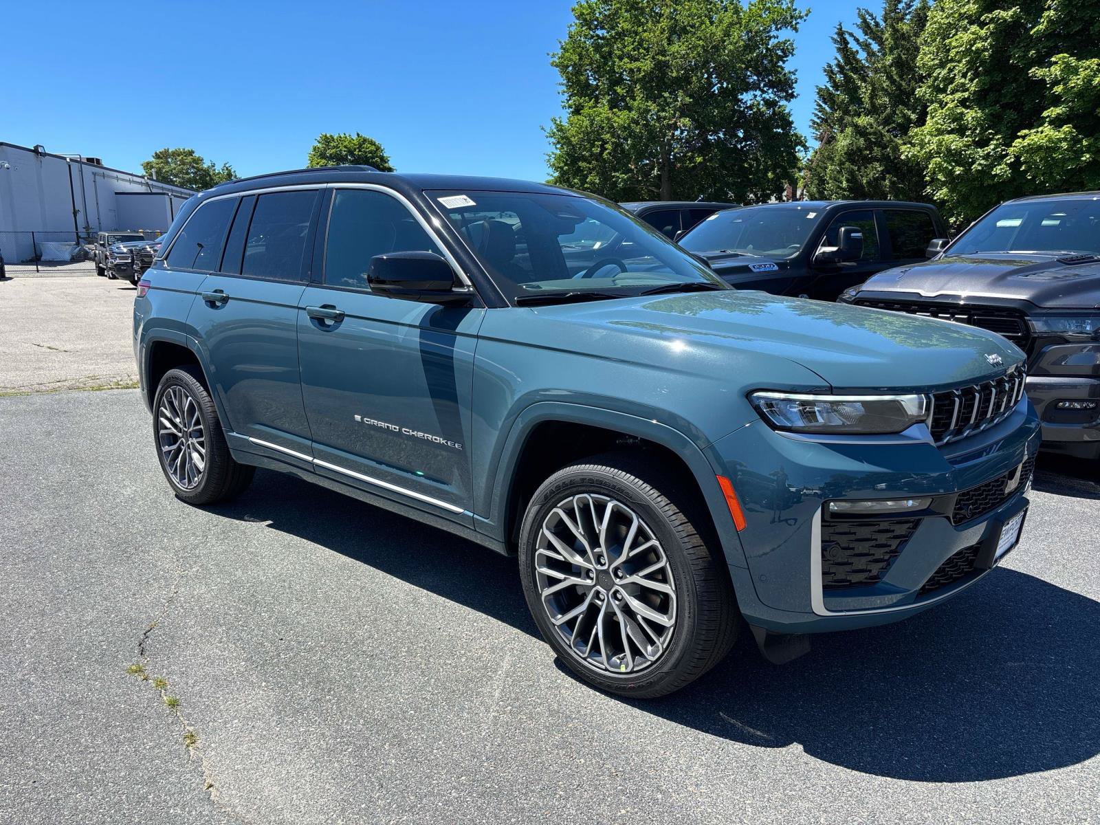 New 2026 Jeep Grand Cherokee Summit