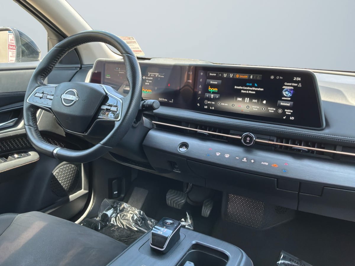 Used 2025 Nissan Ariya FWD image 14