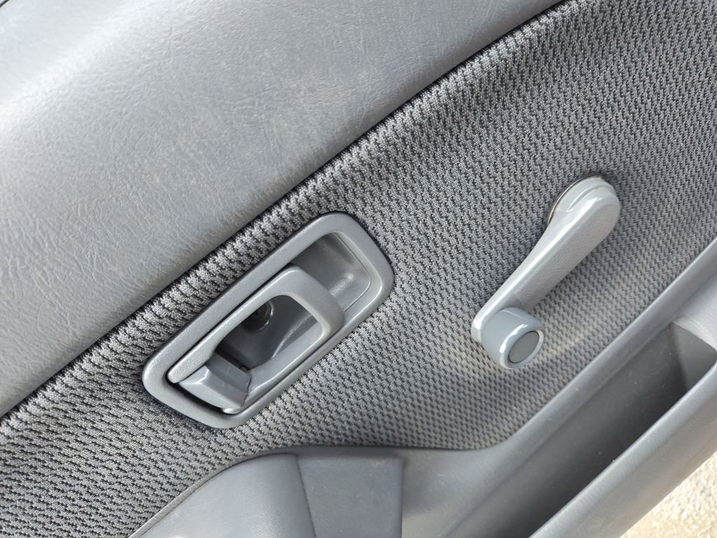 Used 2002 Nissan Frontier XE image 13