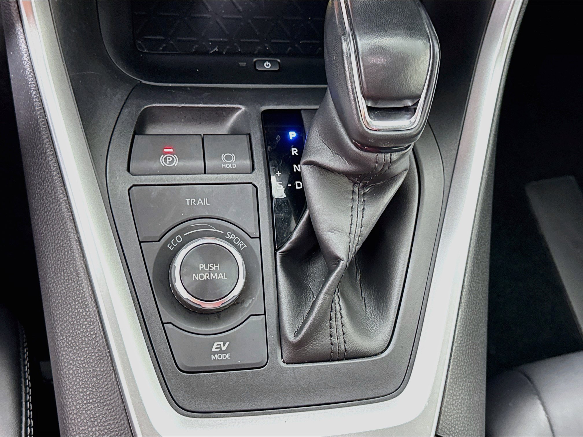 Certified 2022 Toyota RAV4 XLE Premium AWD/4WD image 17