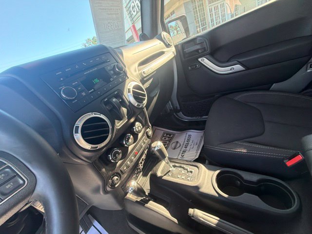 Used 2013 Jeep Wrangler Sahara w/ Dual Top Group AWD/4WD image 21