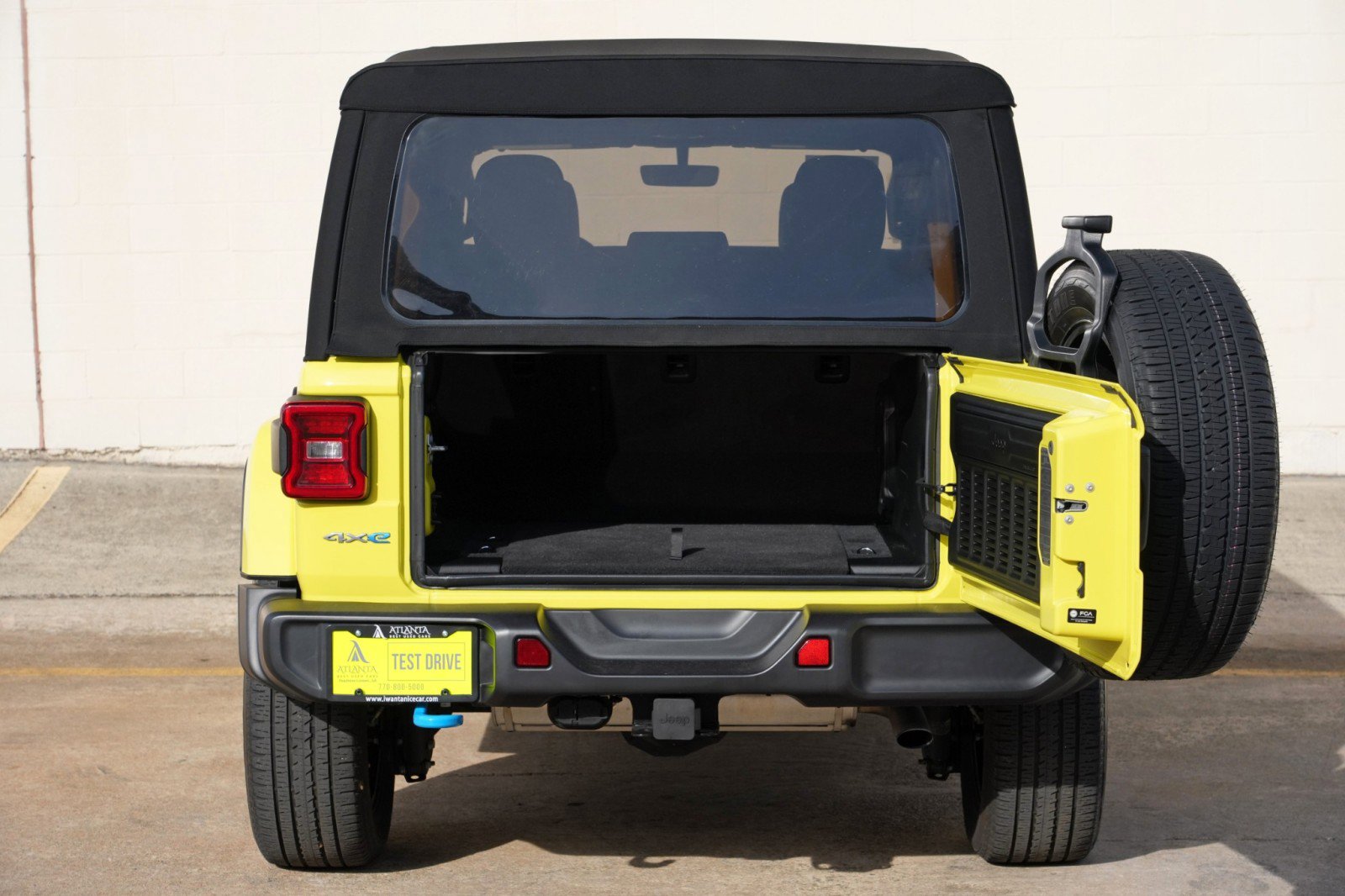 Used 2023 Jeep Wrangler Unlimited Sahara AWD/4WD image 9