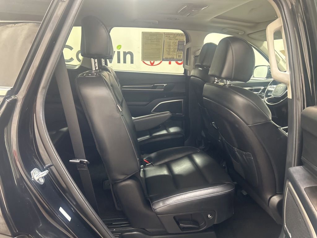 Used 2025 Kia Telluride S image 16