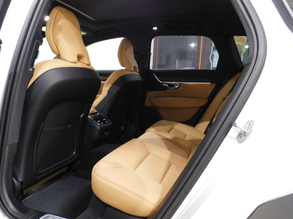 Used 2026 Volvo V90 B6 Cross Country Ultra image 74