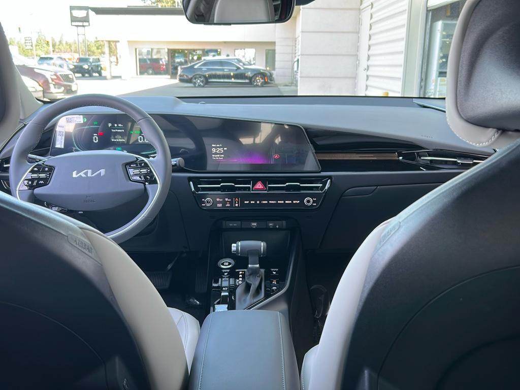 New 2025 Kia Niro EX image 16