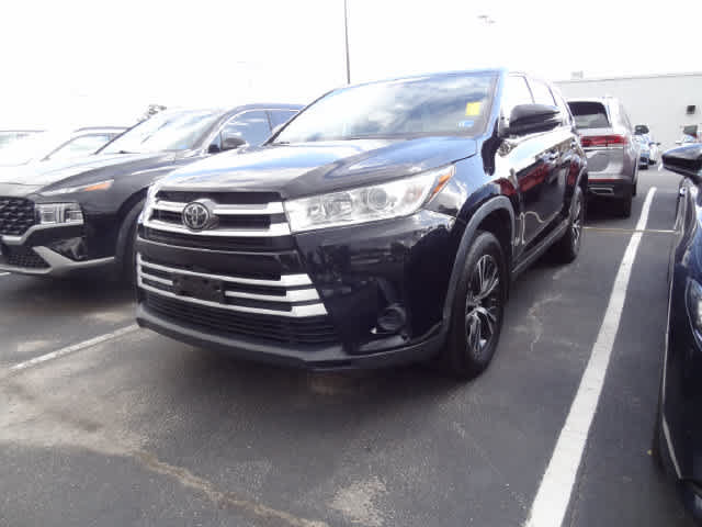 Used 2019 Toyota Highlander LE AWD/4WD image 1