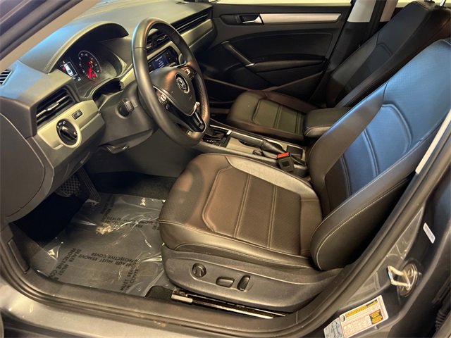 Used 2021 Volkswagen Passat 2.0T SE image 4