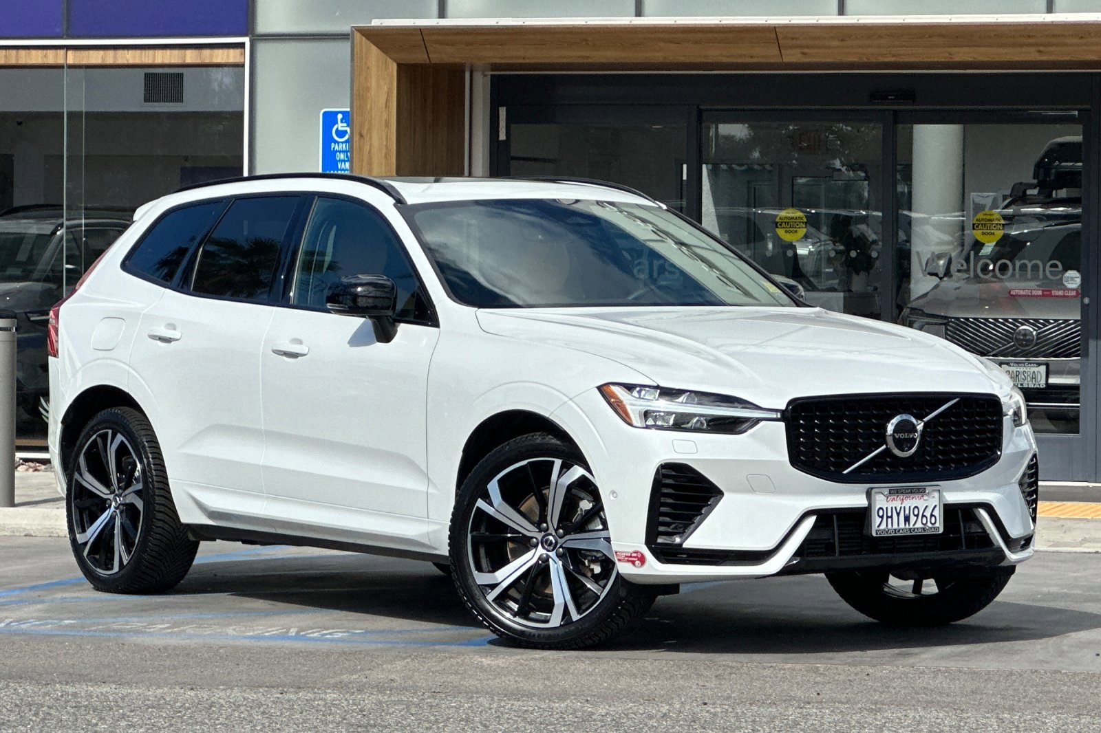 Used 2024 Volvo XC60 T8 Ultimate image 2