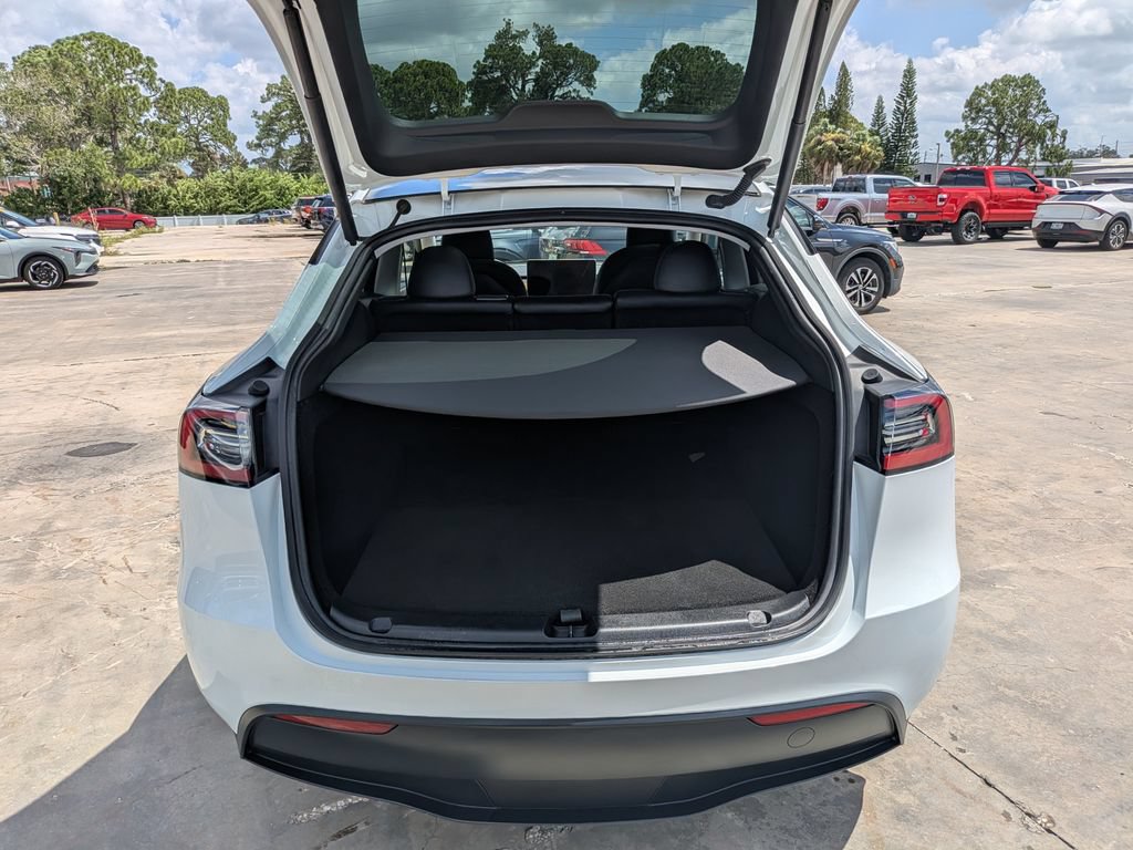 Used 2024 Tesla Model Y Long Range AWD/4WD image 13