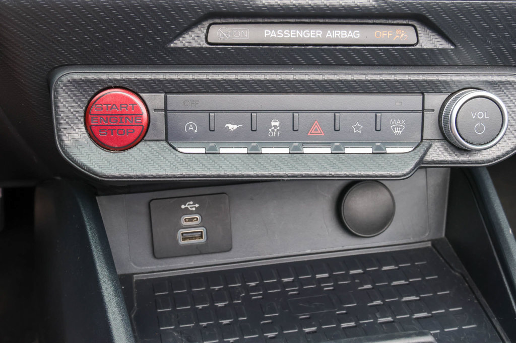 Used 2025 Ford Mustang Premium RWD image 18