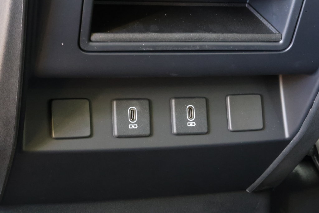 New 2026 Land Rover Defender 110 X-Dynamic SE AWD/4WD image 31