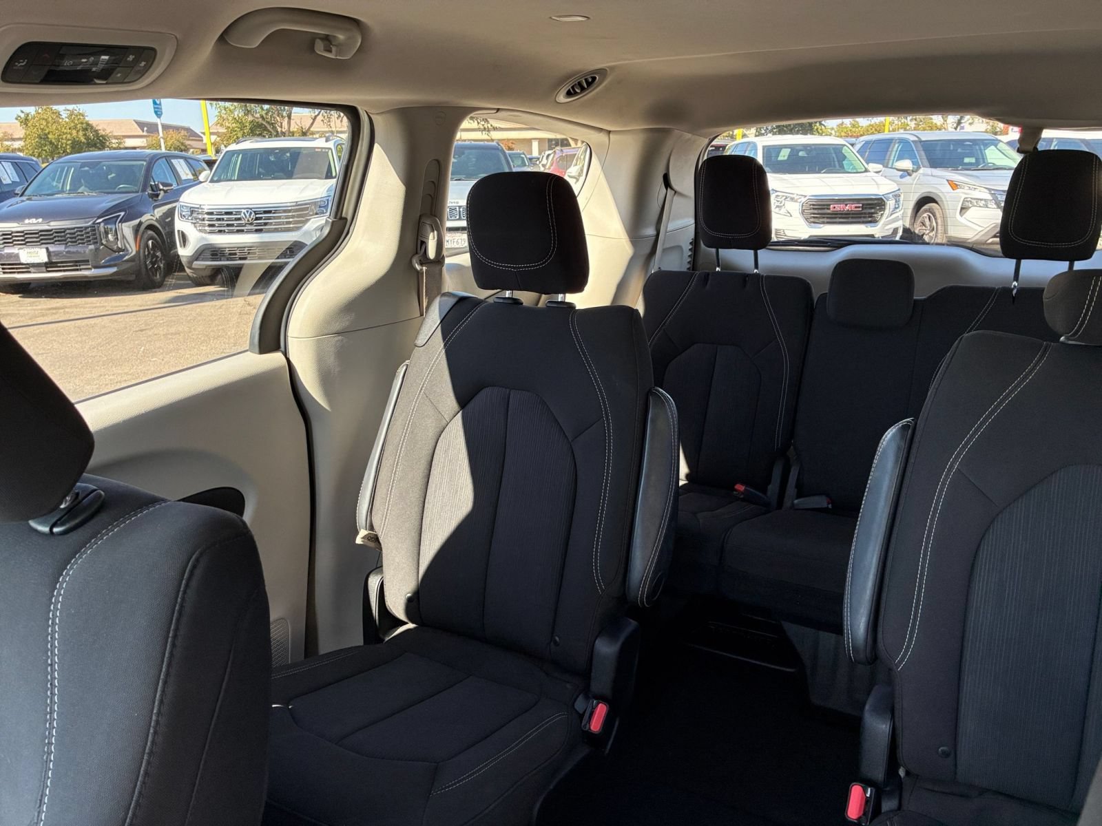 Used 2023 Chrysler Voyager LX FWD image 39