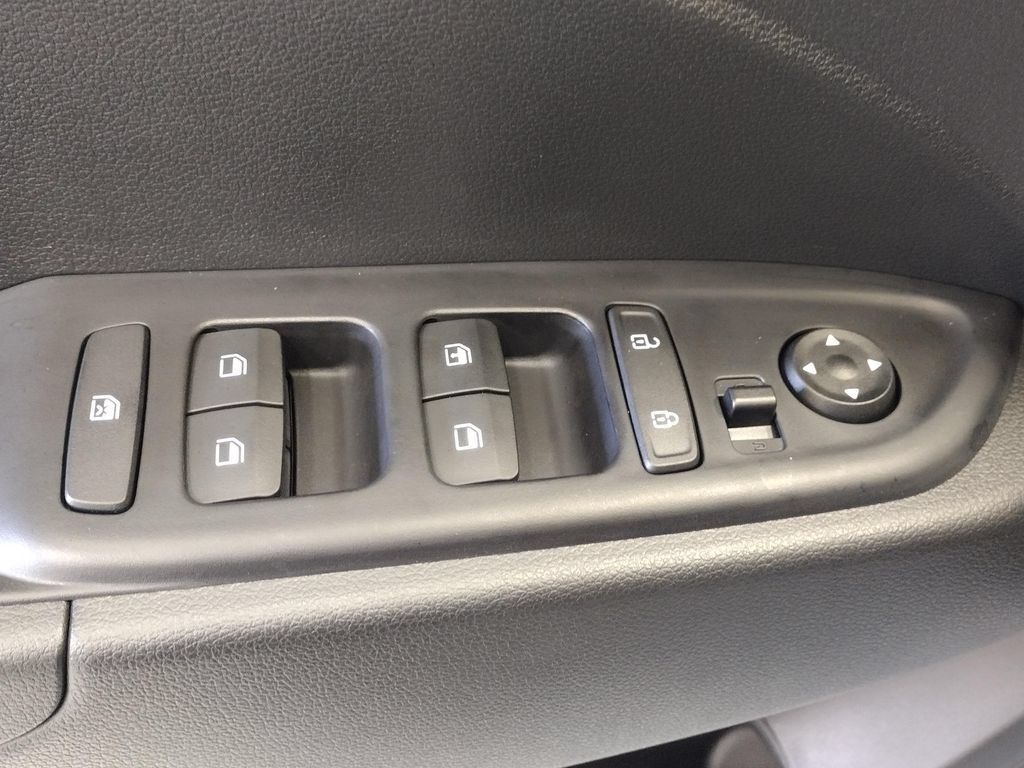 Certified 2026 Hyundai Venue SE FWD image 18