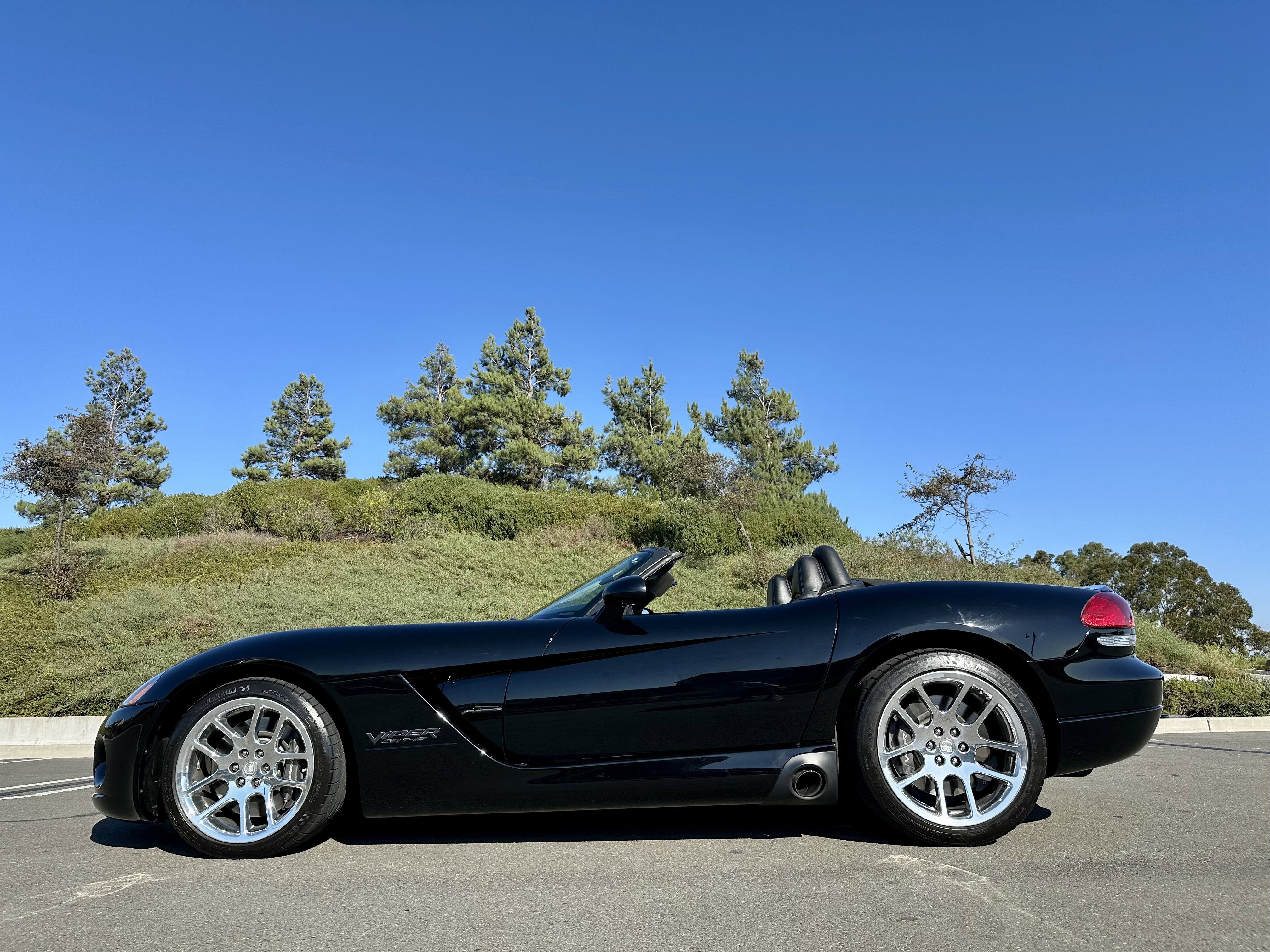 Used 2003 Dodge Viper SRT-10 image 4