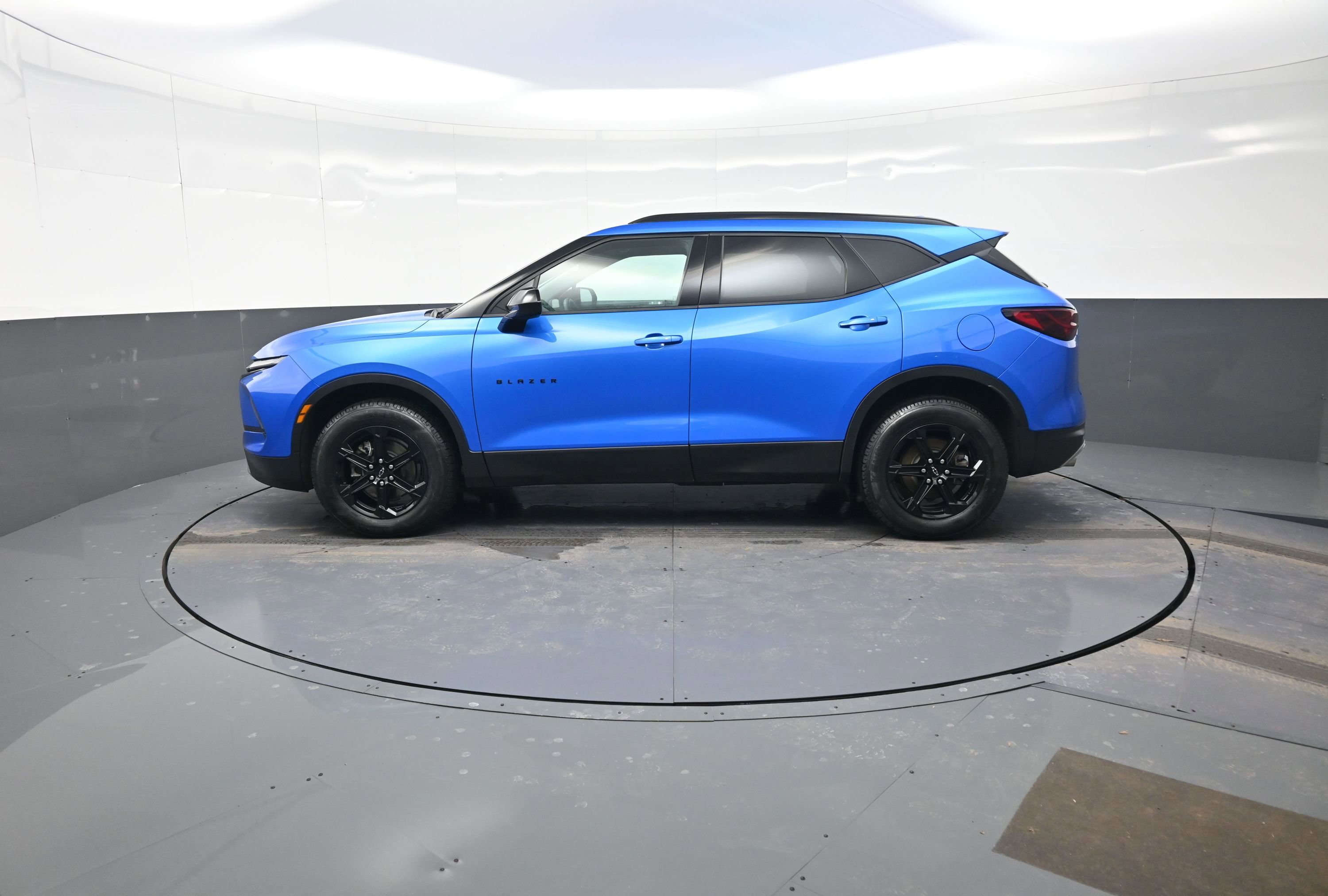 Used 2025 Chevrolet Blazer LT w/ Midnight/Sport Edition image 6