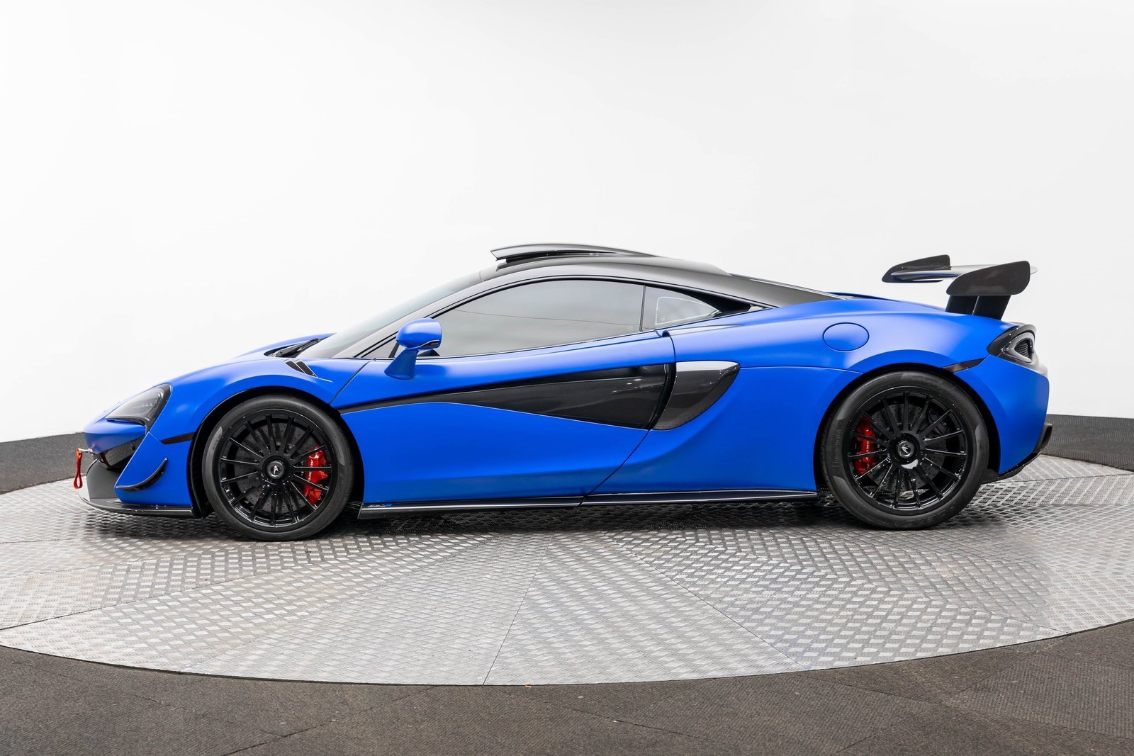 Used 2020 McLaren 620R RWD image 3