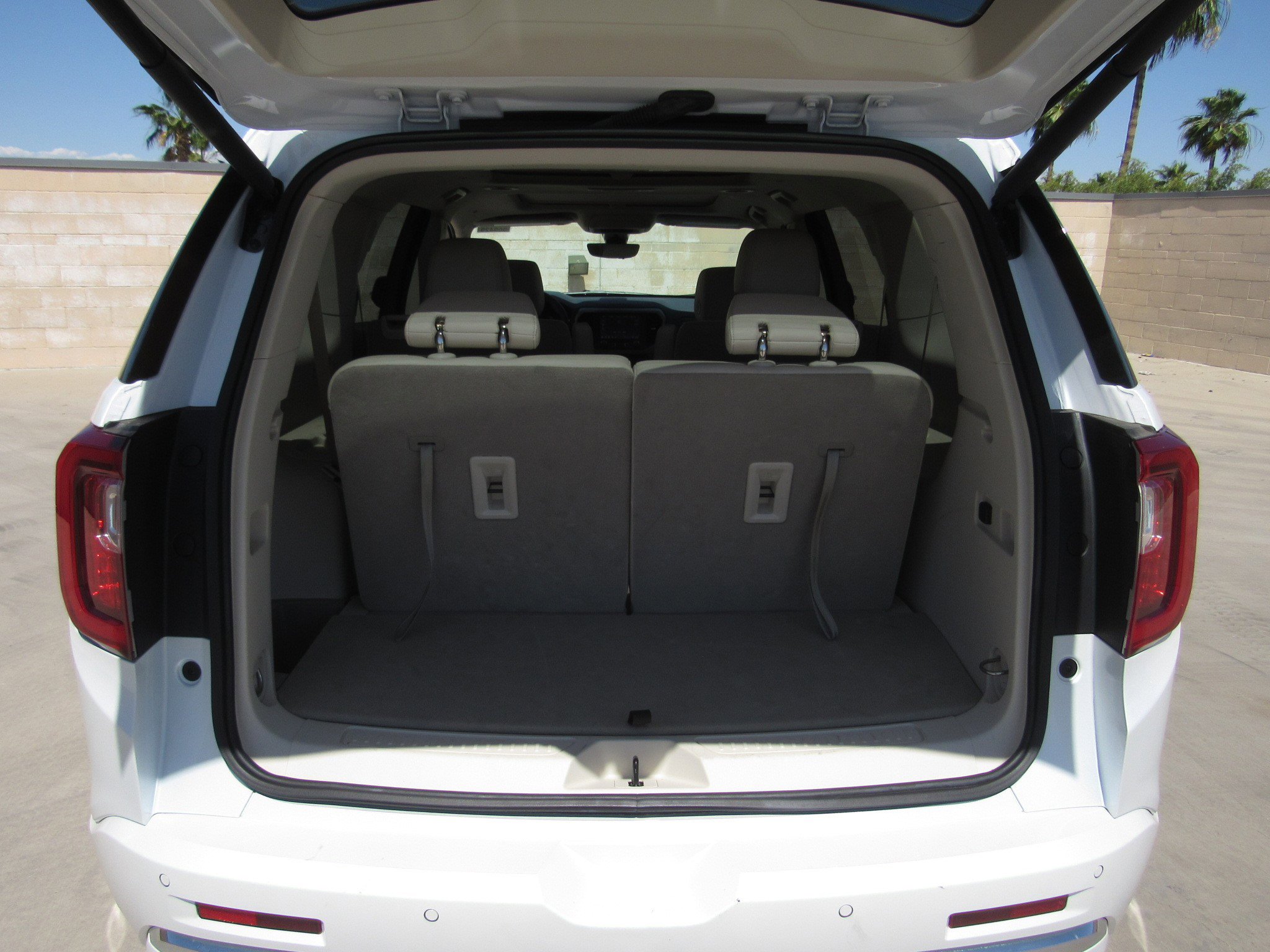 Used 2023 GMC Acadia Denali w/ Denali Ultimate Package FWD image 14