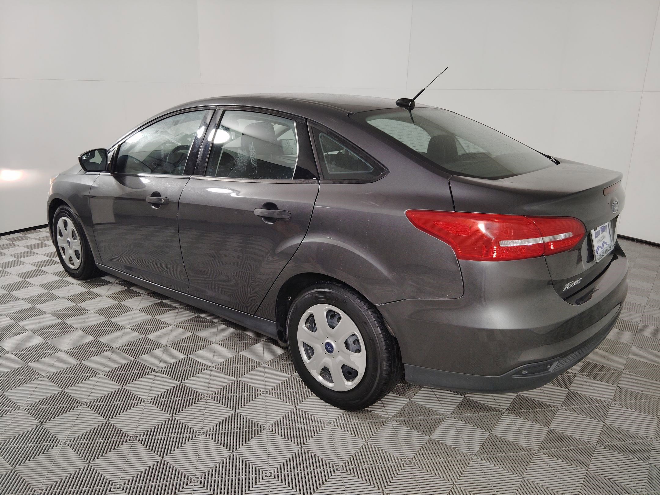 Used 2017 Ford Focus S image 3