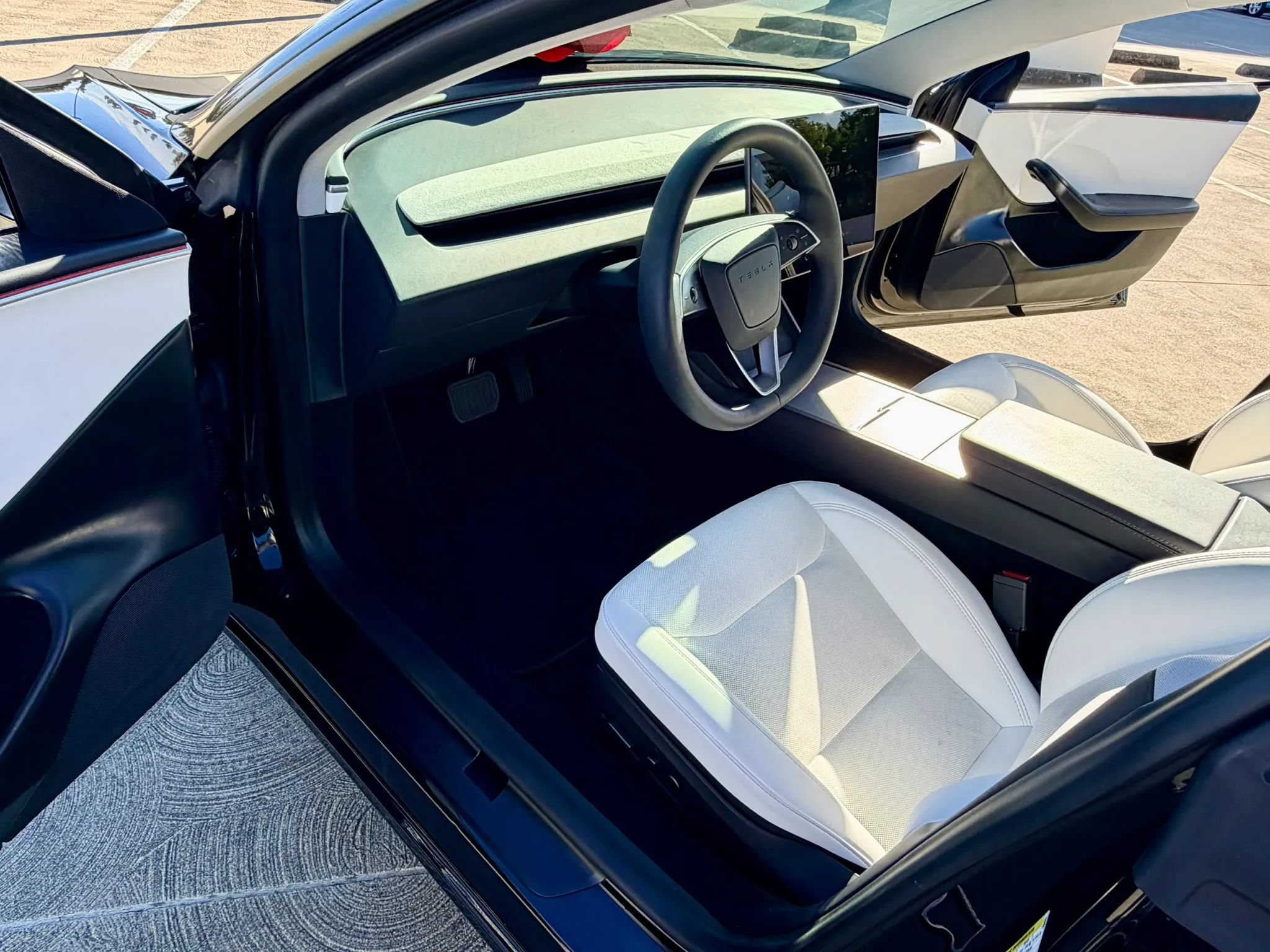 Used 2024 Tesla Model 3 Standard Range RWD image 27