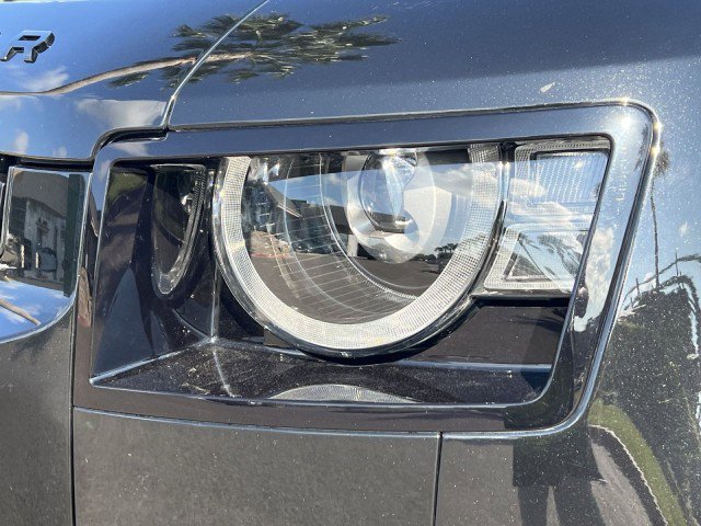 Used 2024 Land Rover Defender 90 X-Dynamic SE image 12