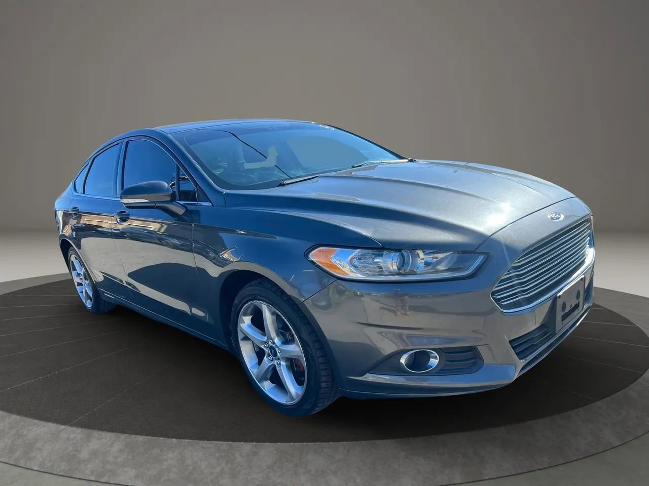 Used 2015 Ford Fusion SE w/ Equipment Group 201A image 3