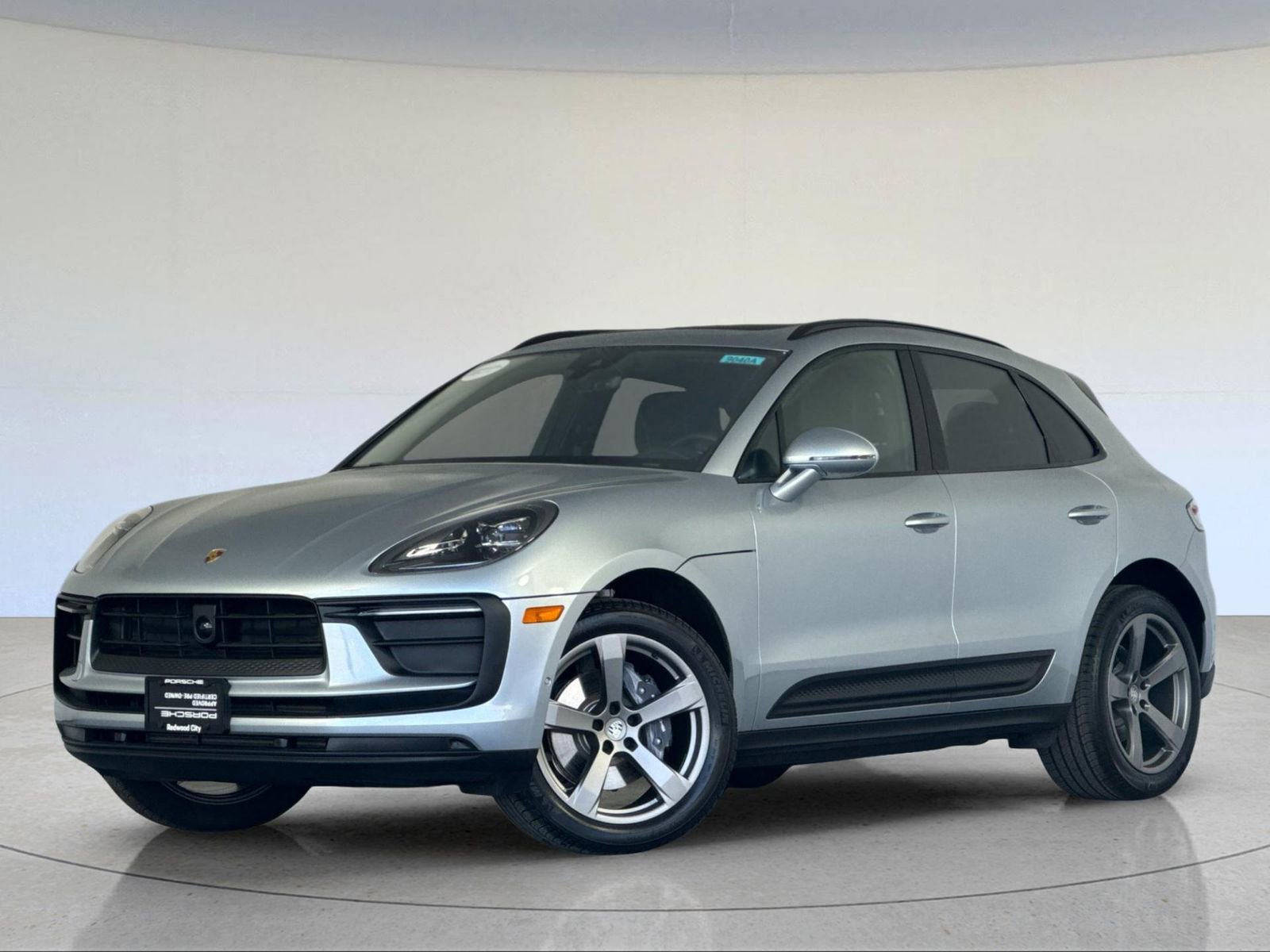 Certified 2025 Porsche Macan video 1