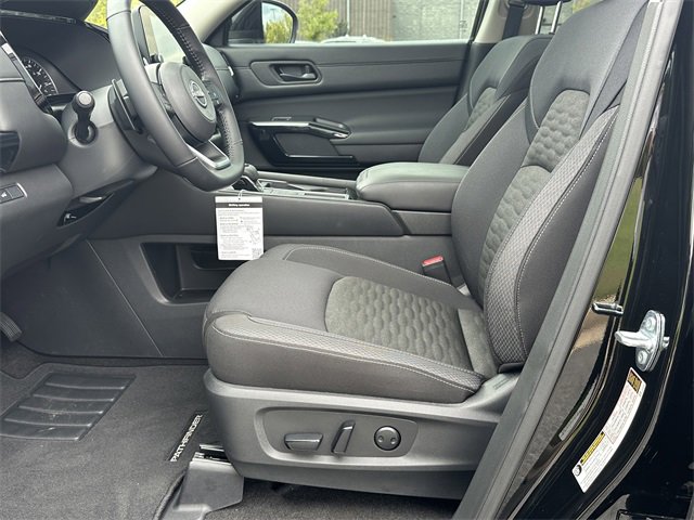 Certified 2025 Nissan Pathfinder SV w/ SV Premium Package image 10