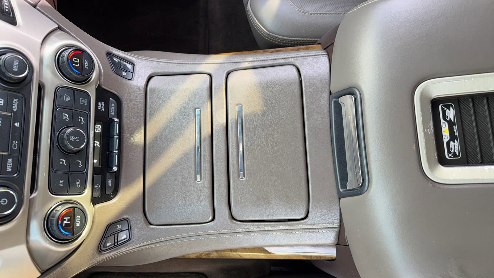 Used 2016 GMC Yukon XL Denali image 27