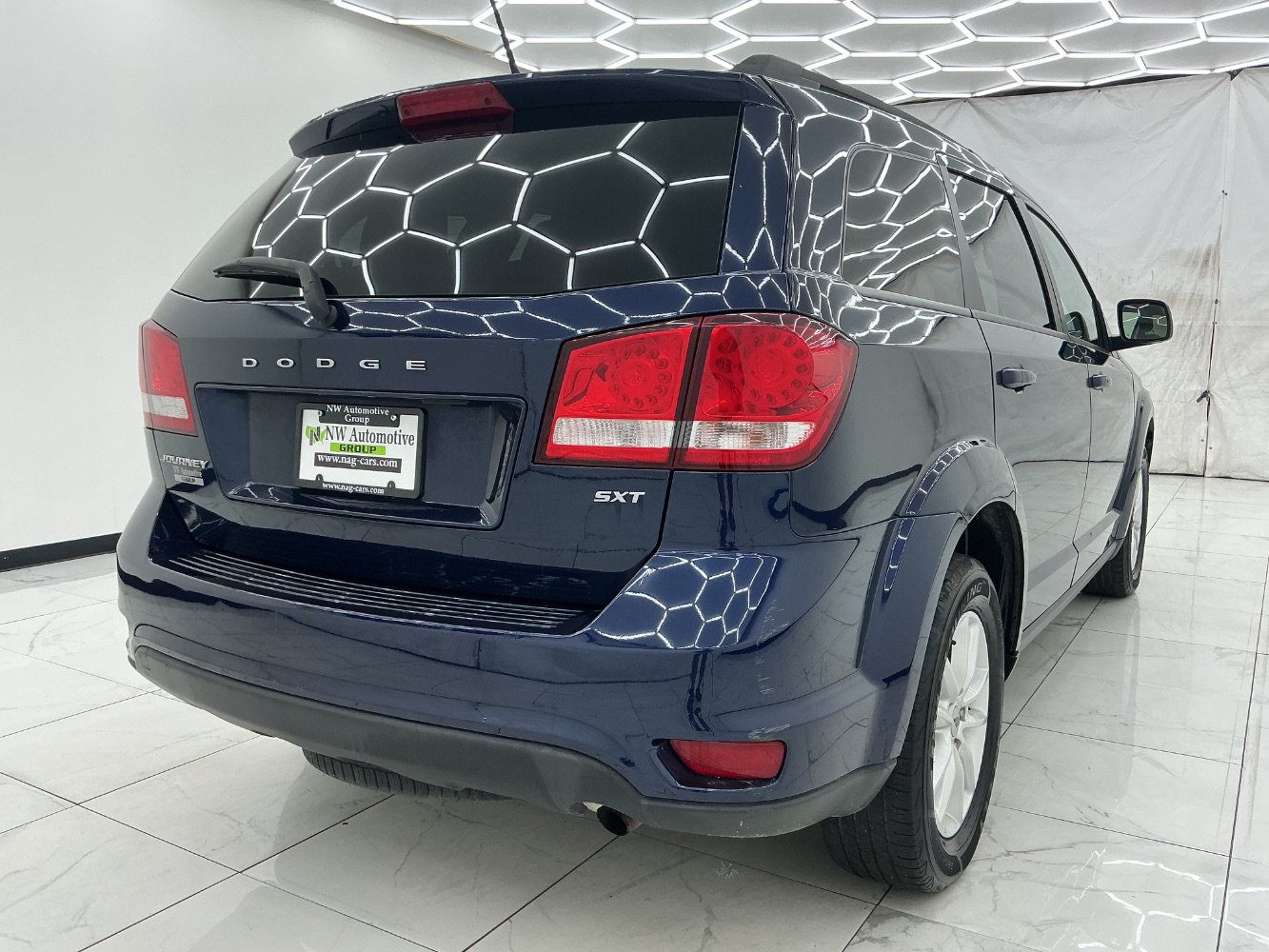 Used 2018 Dodge Journey SXT w/ Premium Group FWD image 9