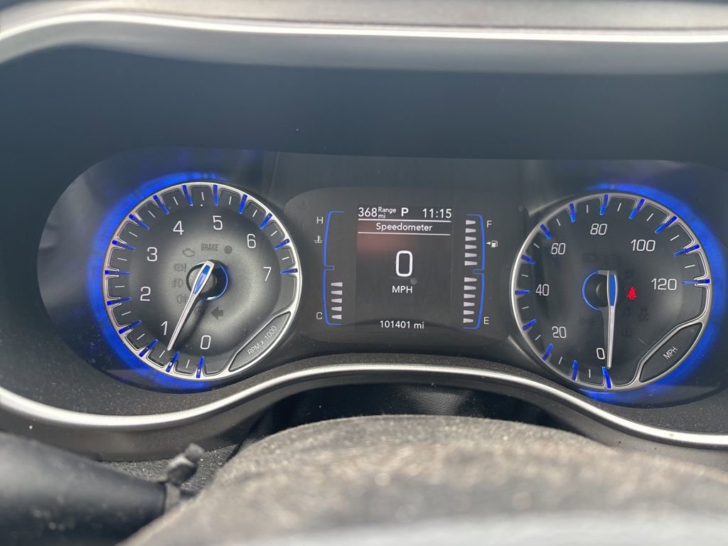 Used 2020 Chrysler Pacifica Touring-L FWD image 10