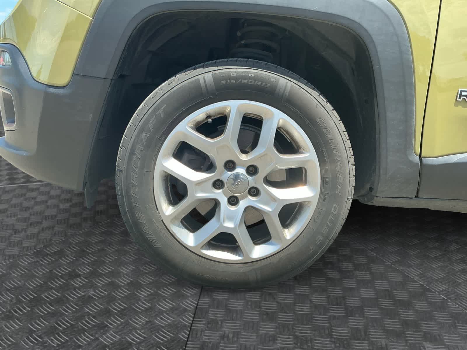 Used 2015 Jeep Renegade Latitude AWD/4WD image 14