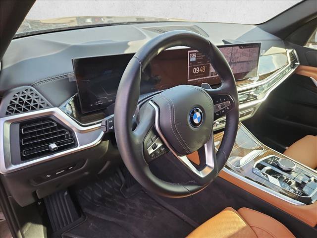 Used 2025 BMW X5 xDrive50e w/ Parking Assistance Package AWD/4WD image 10