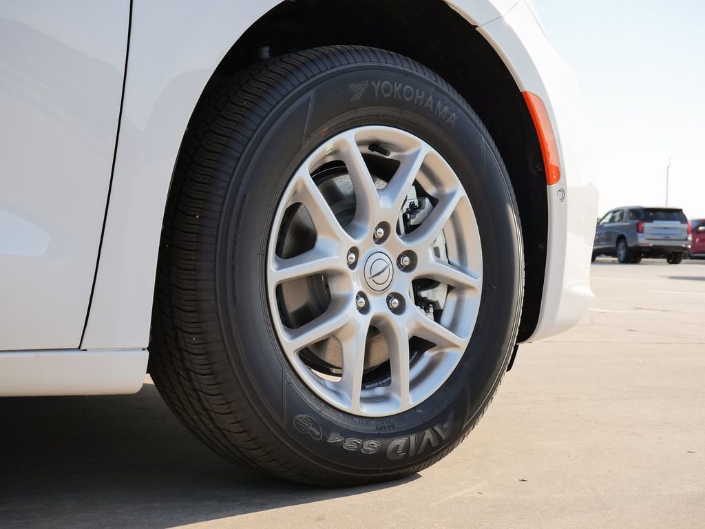 New 2026 Chrysler Pacifica Select image 9