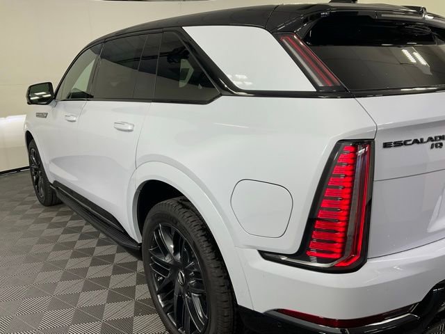 New 2026 Cadillac Escalade IQ Sport 1 w/ LPO, ONYX Package image 40