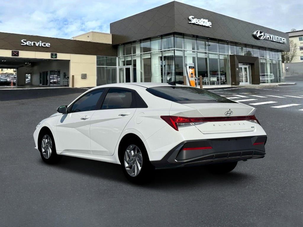 New 2026 Hyundai Elantra Hybrid FWD image 5