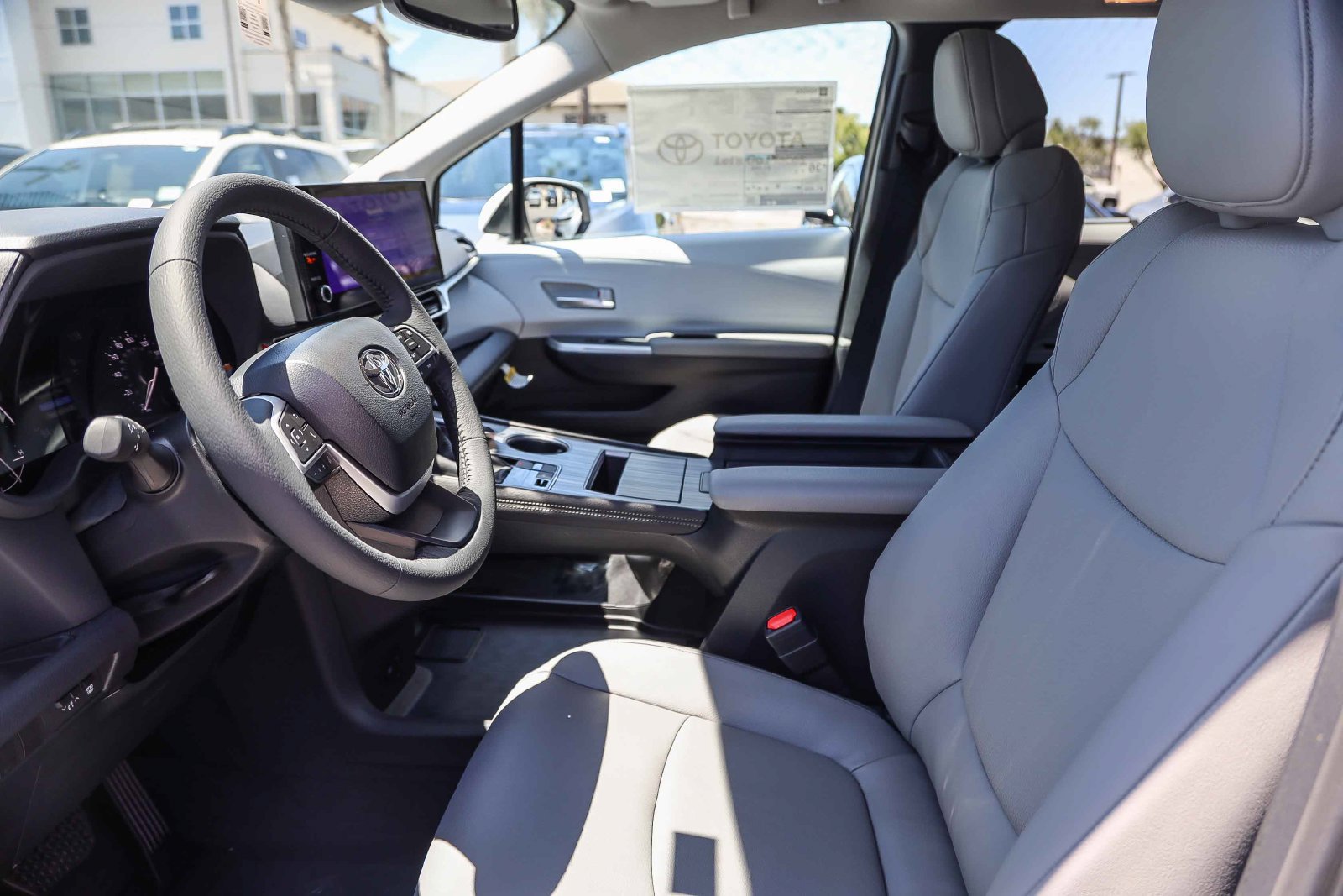 New 2026 Toyota Sienna XLE FWD image 19