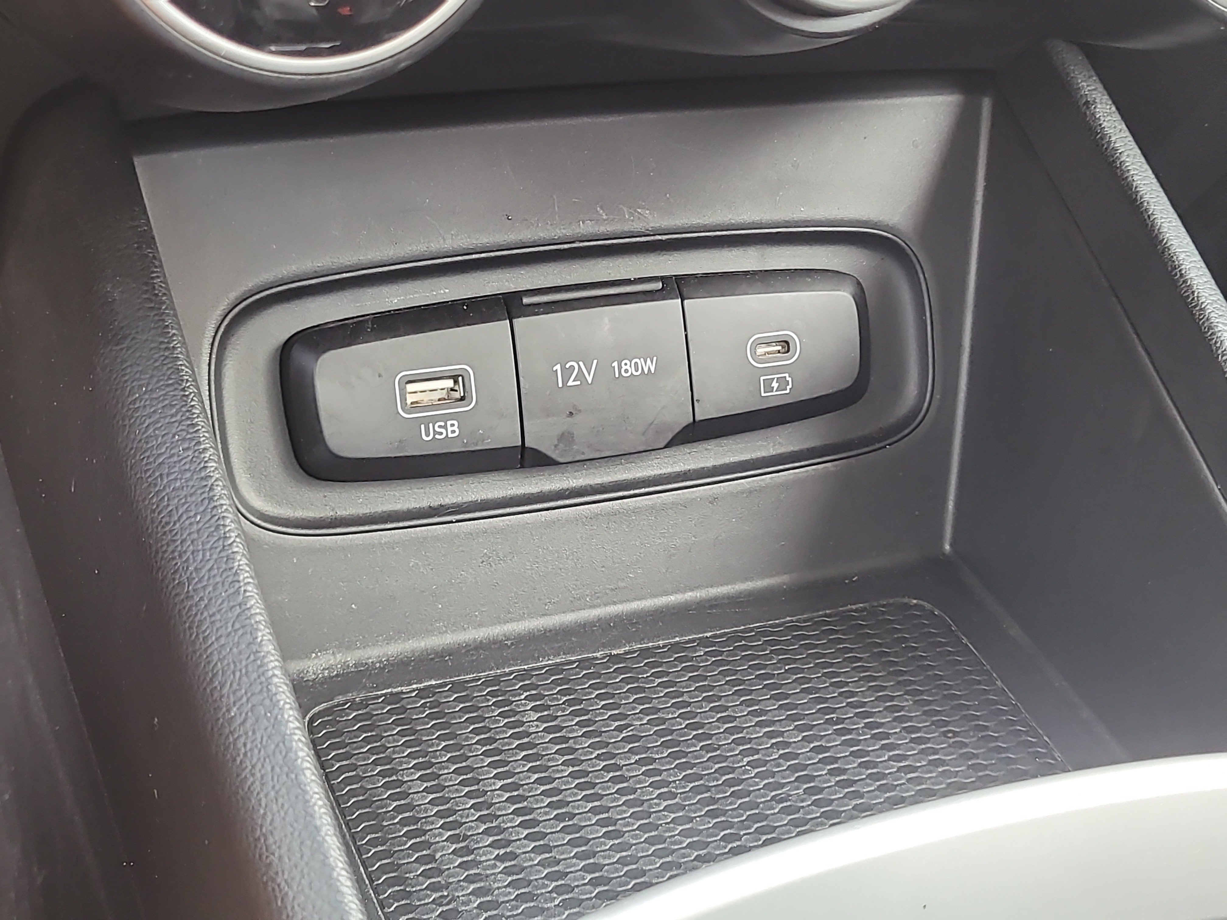 Used 2025 Hyundai Venue SE FWD image 24