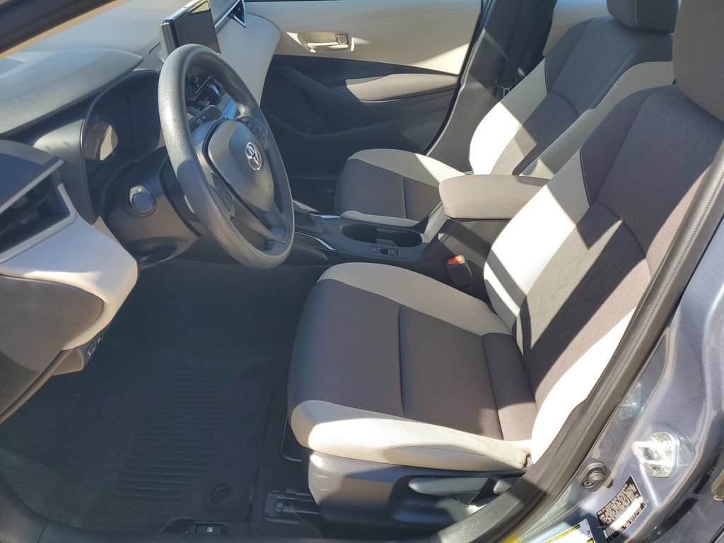Used 2025 Toyota Corolla LE FWD image 5