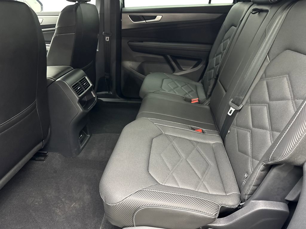 Used 2025 Volkswagen Atlas Cross Sport SE image 33