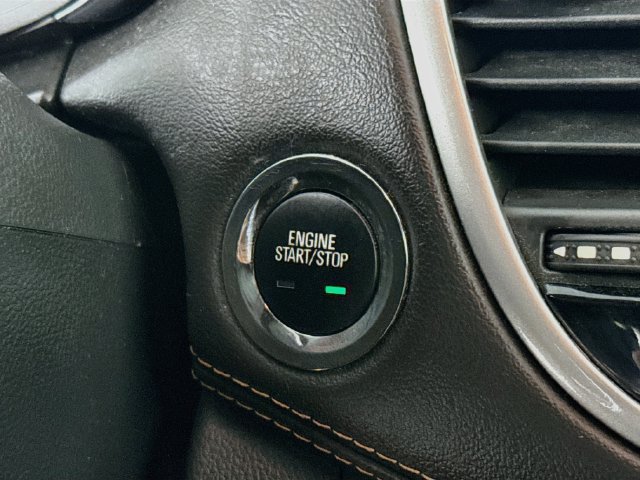 Used 2019 Chevrolet Trax LT w/ LT Convenience Package FWD image 18