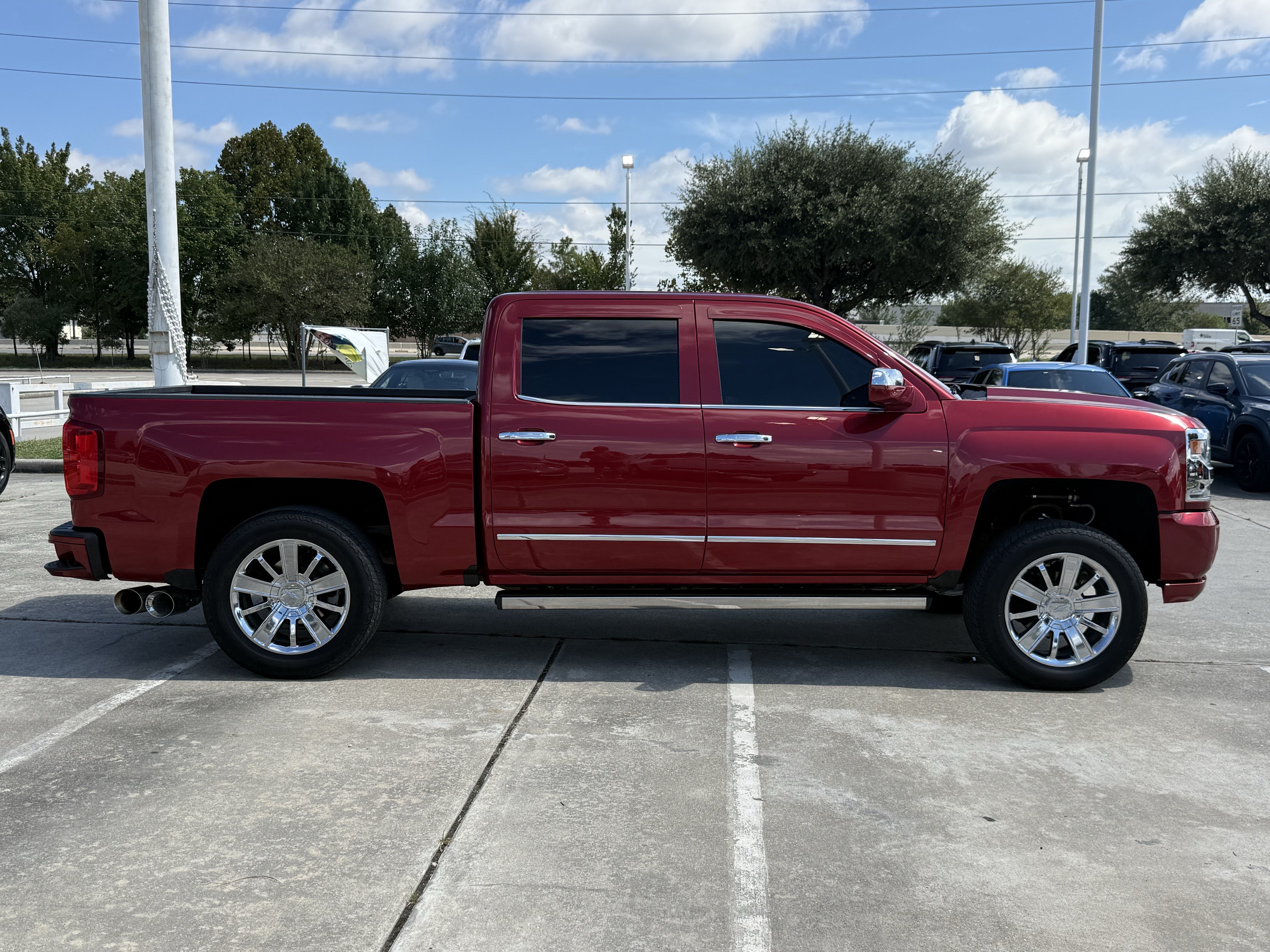 Used 2018 Chevrolet Silverado 1500 High Country AWD/4WD image 3