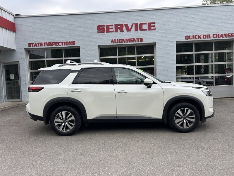 Used 2023 Nissan Pathfinder SL w/ Lighting Package (N92) AWD/4WD image 1