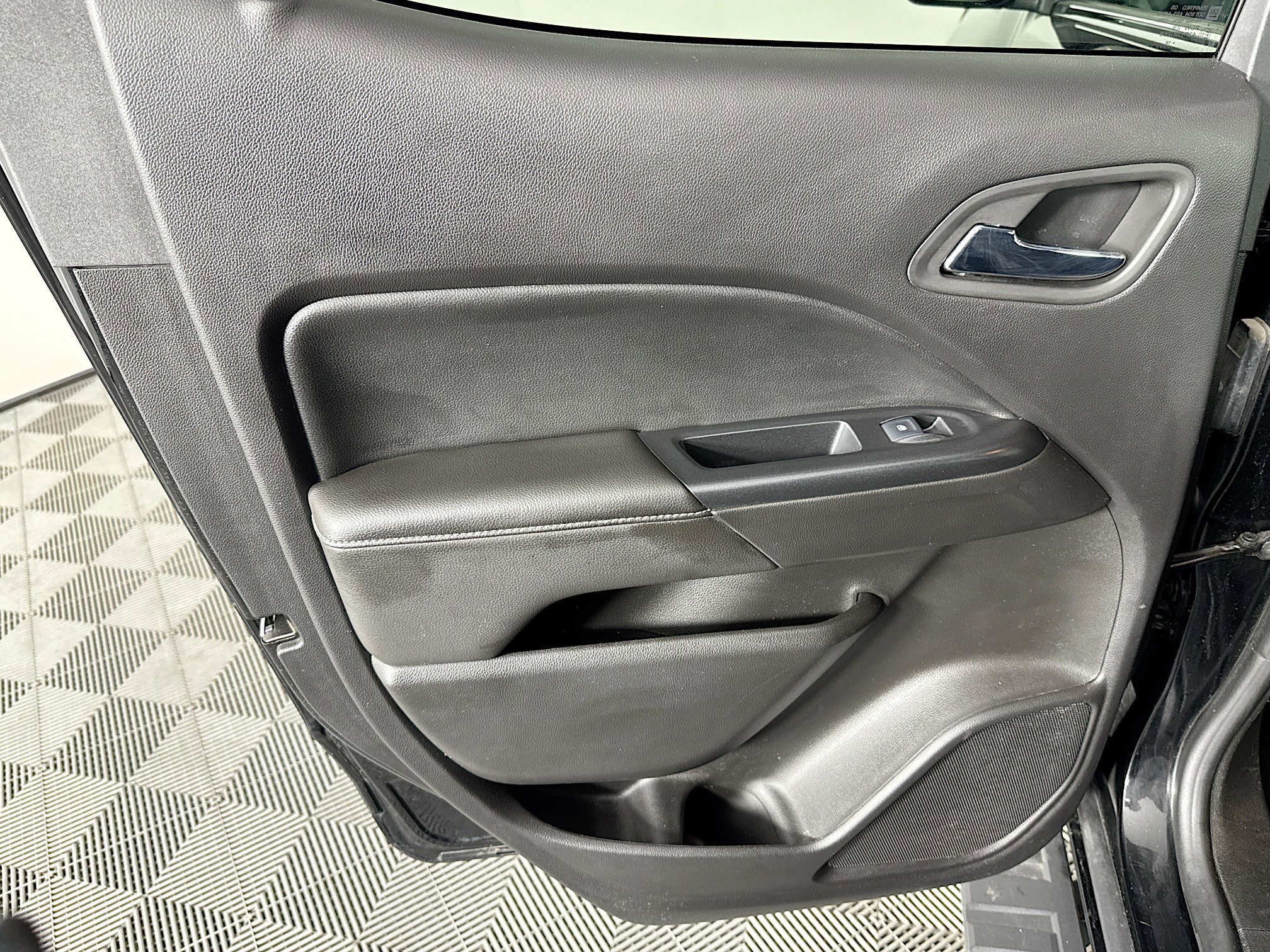 Used 2018 GMC Canyon SLT image 24