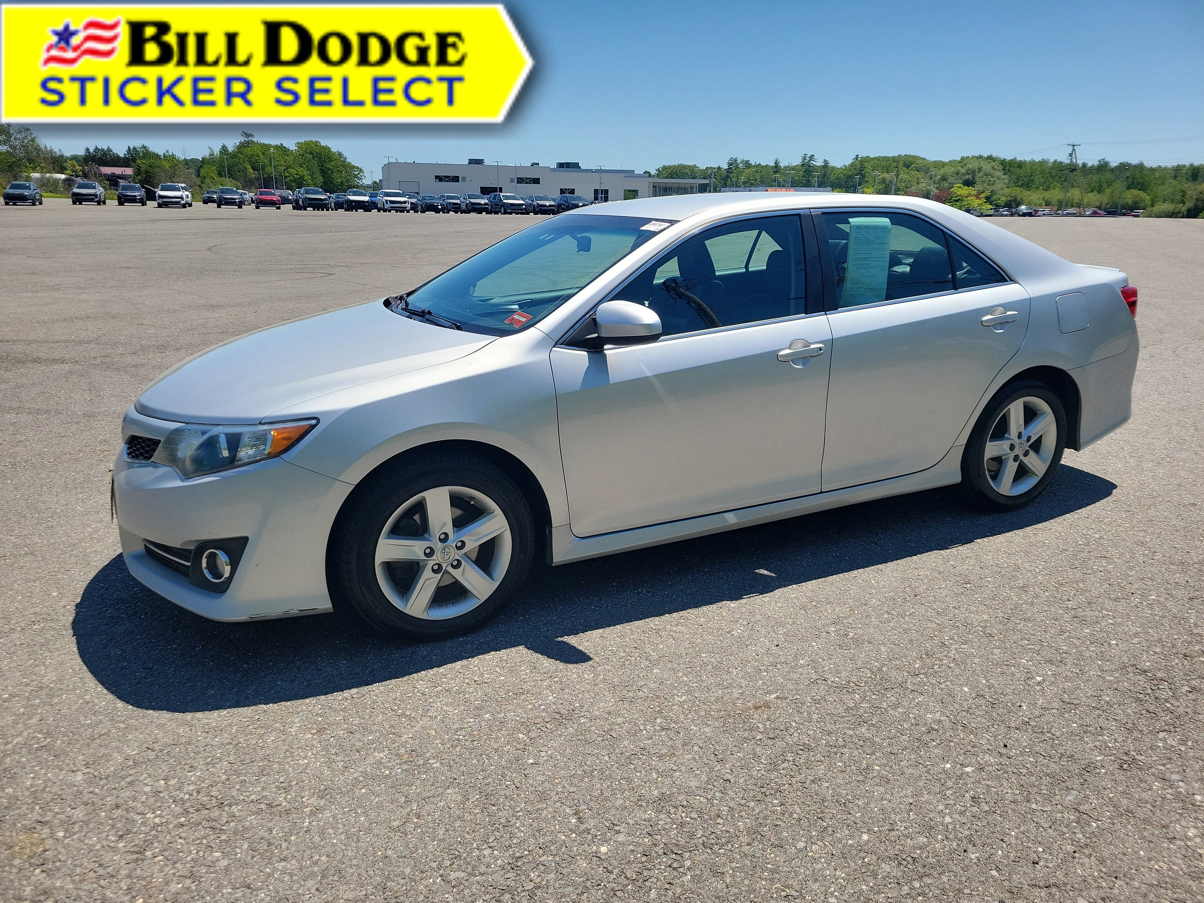 Used 2014 Toyota Camry SE FWD image 1