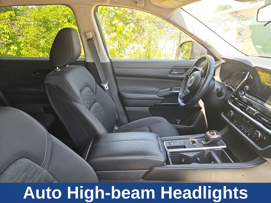 Used 2025 Nissan Pathfinder SV image 8