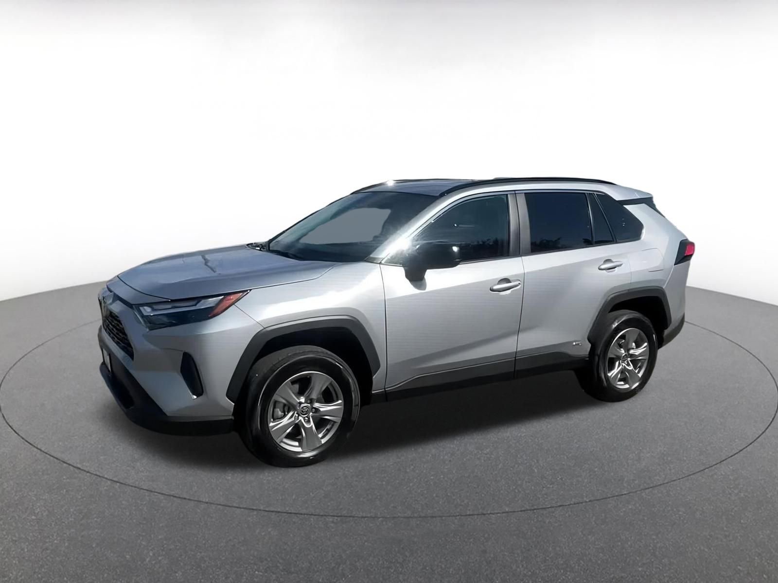 Used 2025 Toyota RAV4 LE image 8