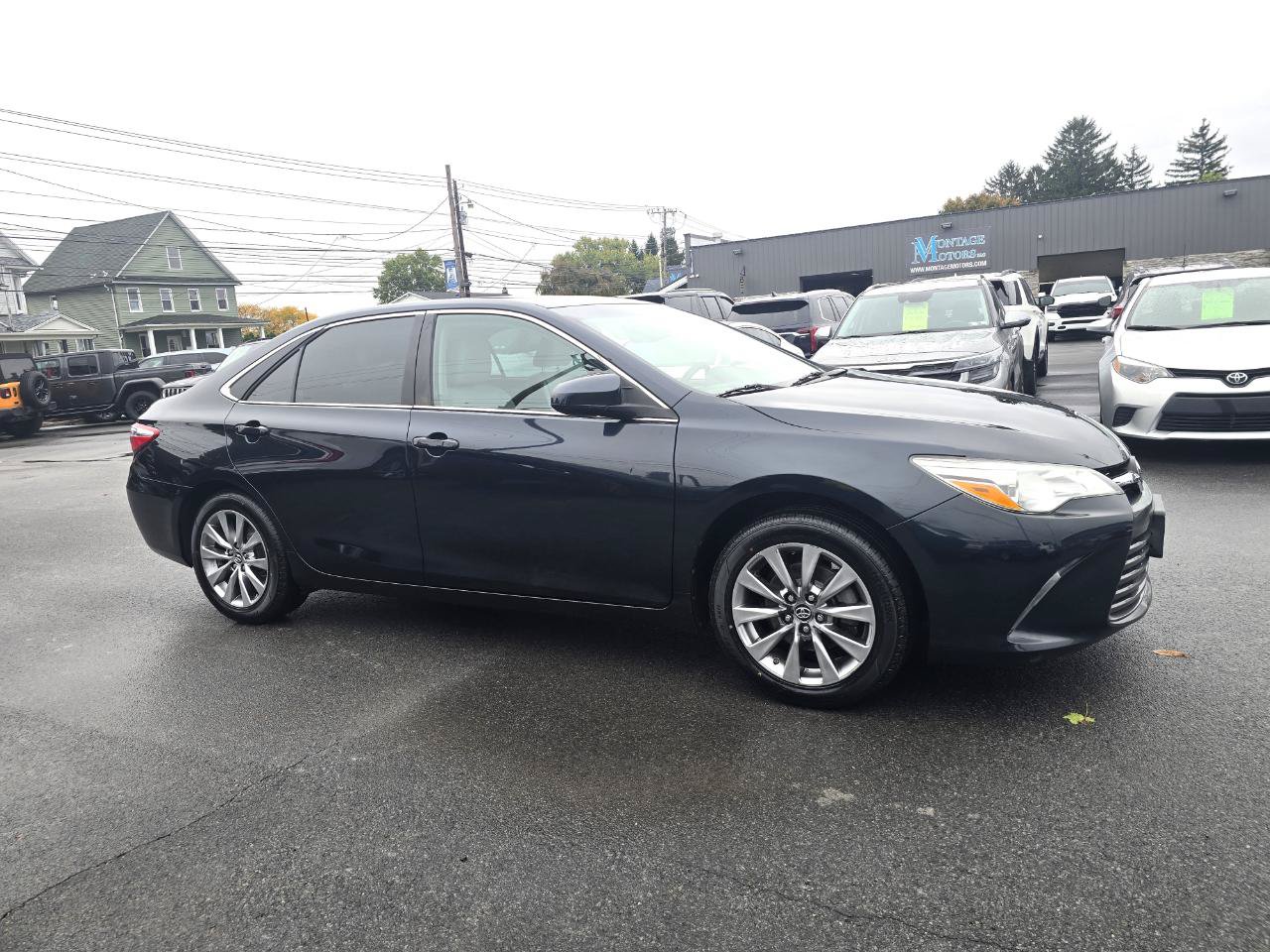Used 2017 Toyota Camry XLE w/ Moonroof Package FWD image 6