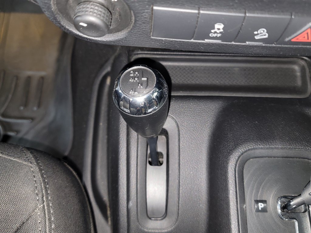 Used 2014 Jeep Wrangler Unlimited Sport w/ Quick Order Package 24S AWD/4WD image 20