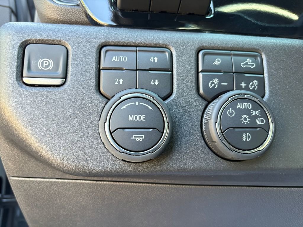 Used 2025 Chevrolet Silverado 1500 ZR2 w/ Technology Package image 3